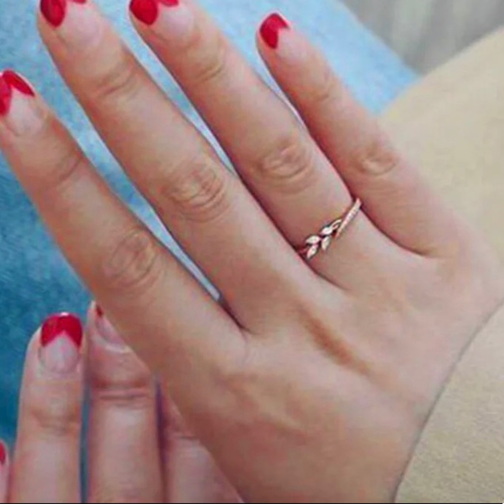 NEW ๐ Rose Gold over 925 Crystal leaf Ring - Picture 4 of 5
